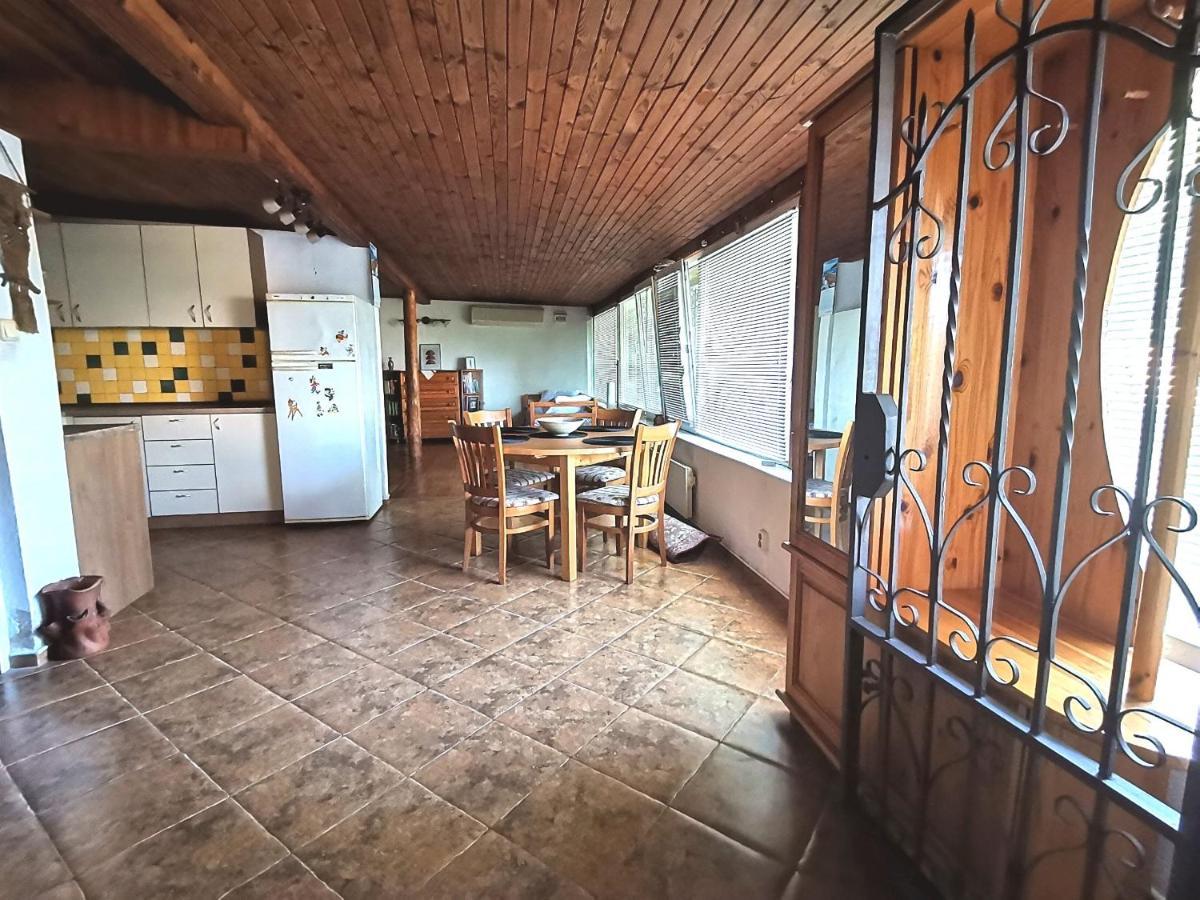 Самостоятелна Къща За Гости На 10 Минути От Плажа Varna Exterior photo